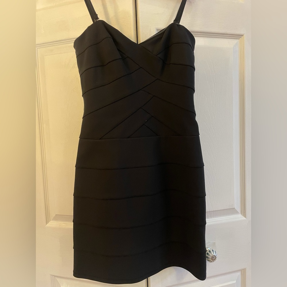 Laundry by Shelli Segal, Beautiful Black Dress, Great Condition, Size 6.
